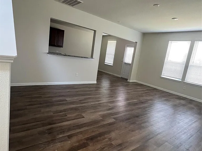 4711 Prairie Chase Dr — Photo 3