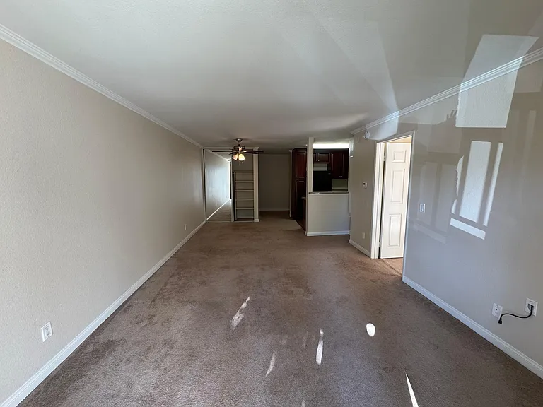 5510 Owensmouth Ave #202 — Photo 7