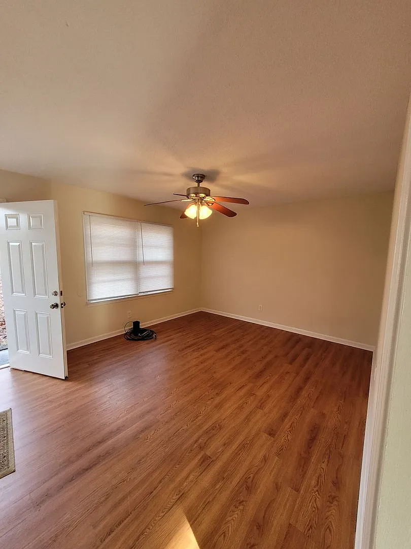 Building Photo - 492 Briarwood Ln
