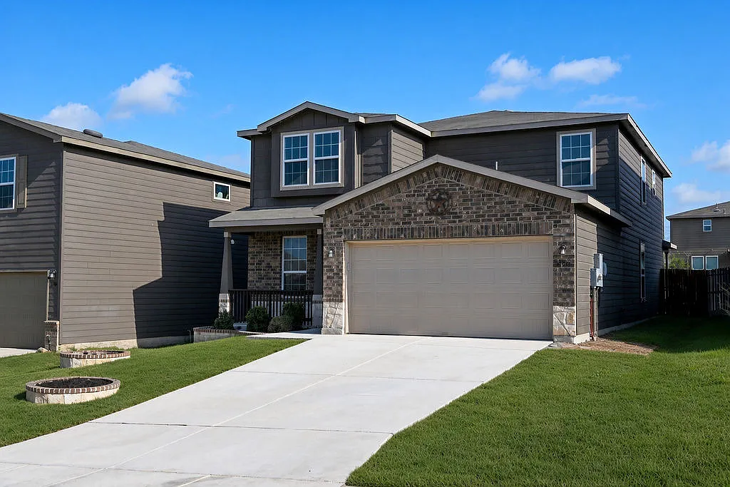 4 bed, 2.5 bath, 2601 sqft, $1,900 — Photo 2