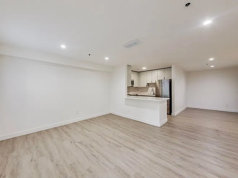 95 41st St #201 — Photo 23