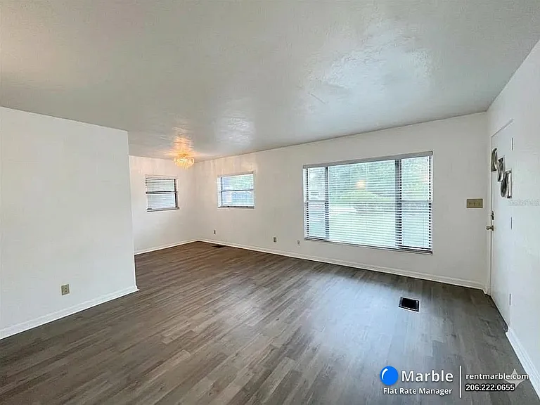 501 SE 14th St — Photo 3