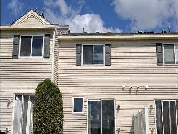 3rd image of 4823 Elm Dr N Unit 2