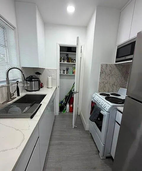 821 NE 6th St #2 — Photo 12