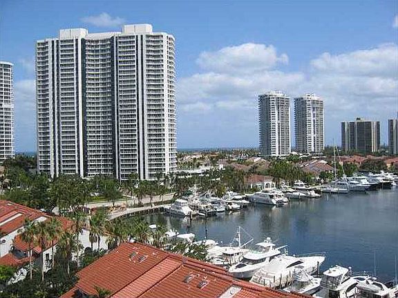 3rd image of 3610 Yacht Club Dr APT 806