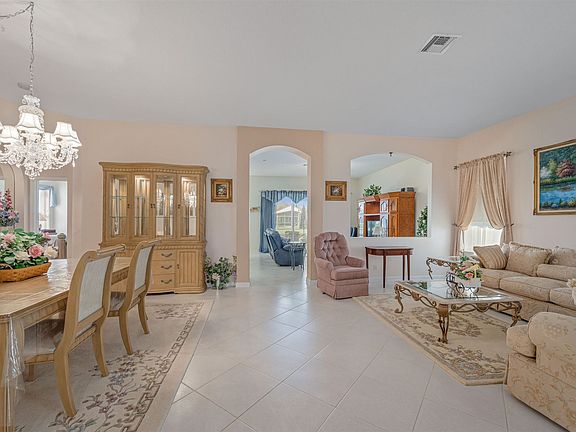 3rd image of 265 NW Toscane Trl