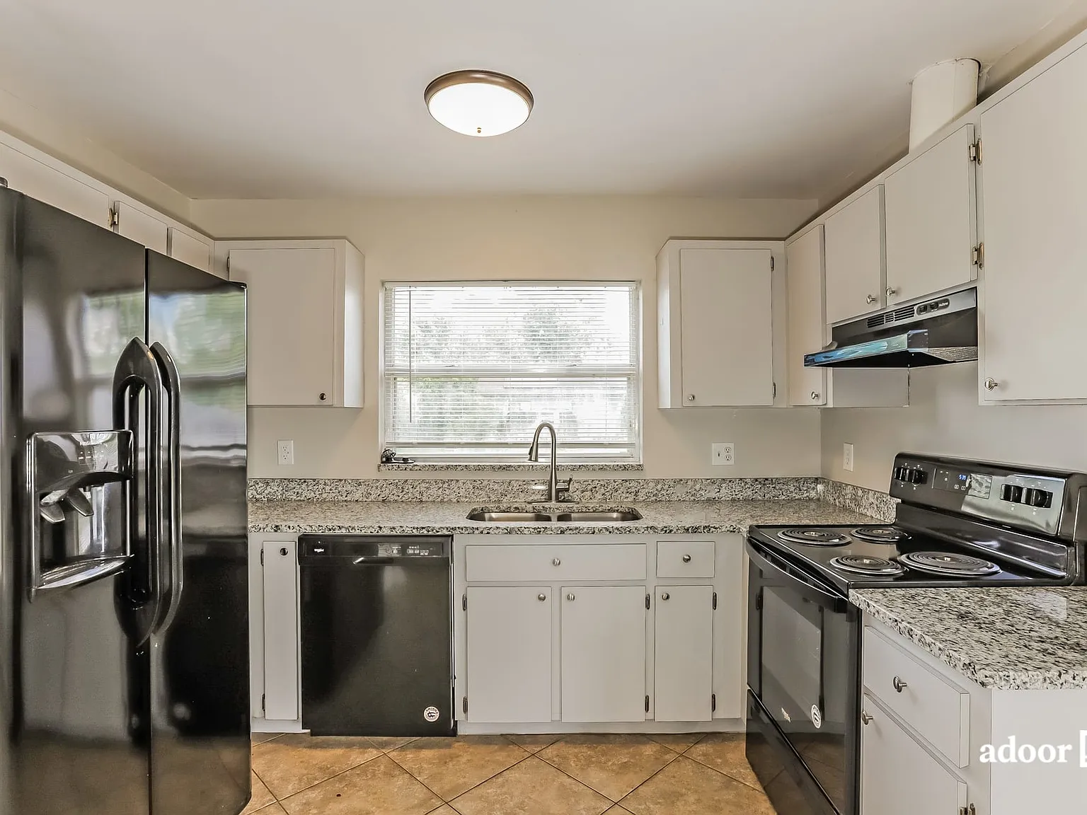 3 bed, 2.0 bath, 1136 sqft, $2,145 — Photo 4