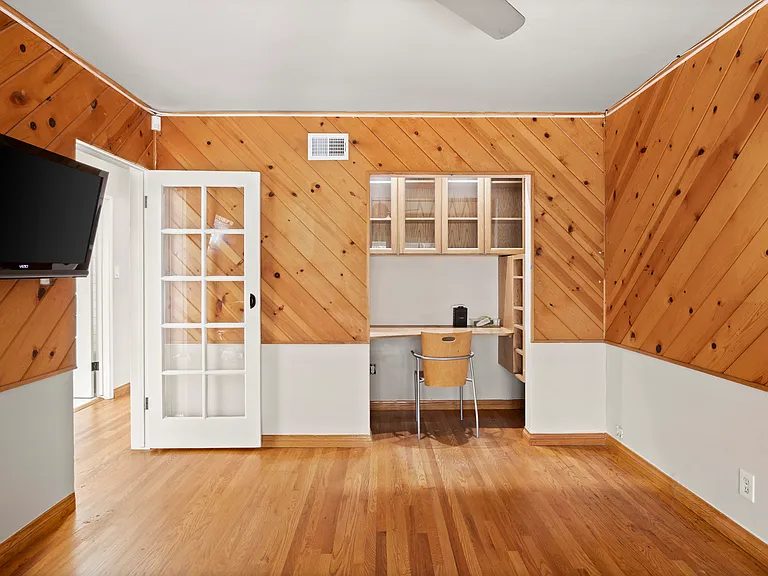 1237 W Oak Ave — Photo 18