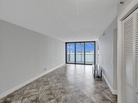 4th image of 105 Lake Emerald Drive #508