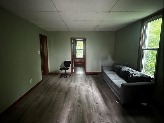 4th image of 901 Munson St