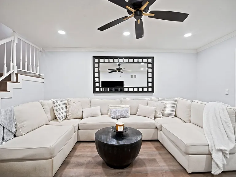 6767 Pheasant Ln — Photo 3