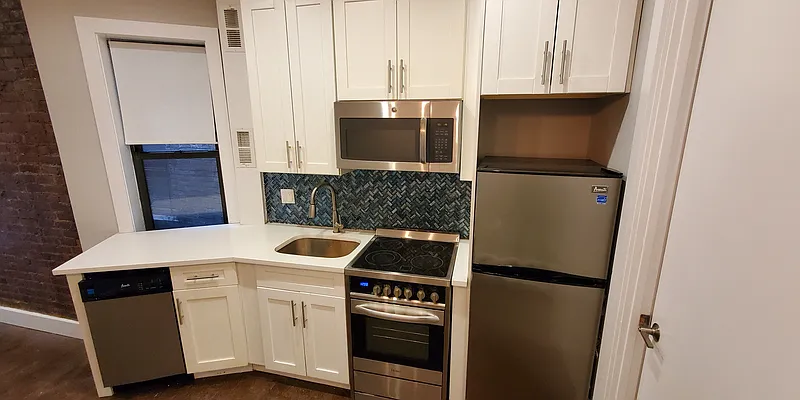 Rented by Premier One Realty LLC | media 20