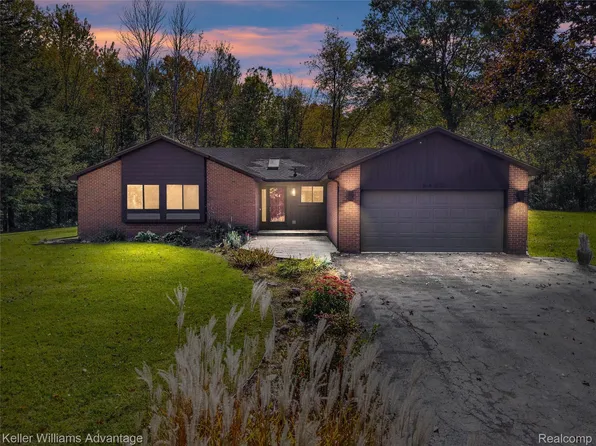 5480 Lyngre Dr, Howell, MI 48843