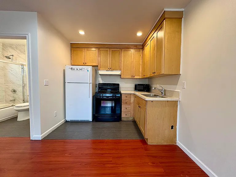 18634 Welby Way — Photo 12