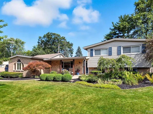 2854 Wiltshire Dr, Lambertville, MI 48144