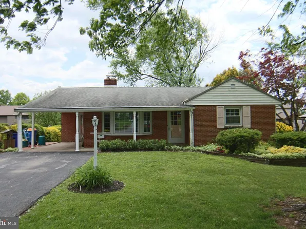 6893 Chambers Hill Rd, Harrisburg, PA 17111