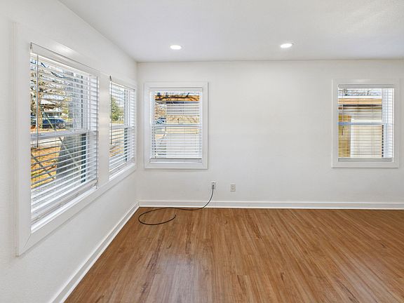 2nd image of 607 Foch St APT B