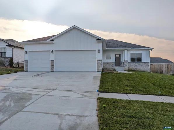 1210 Hickory St, Hickman, NE 68372