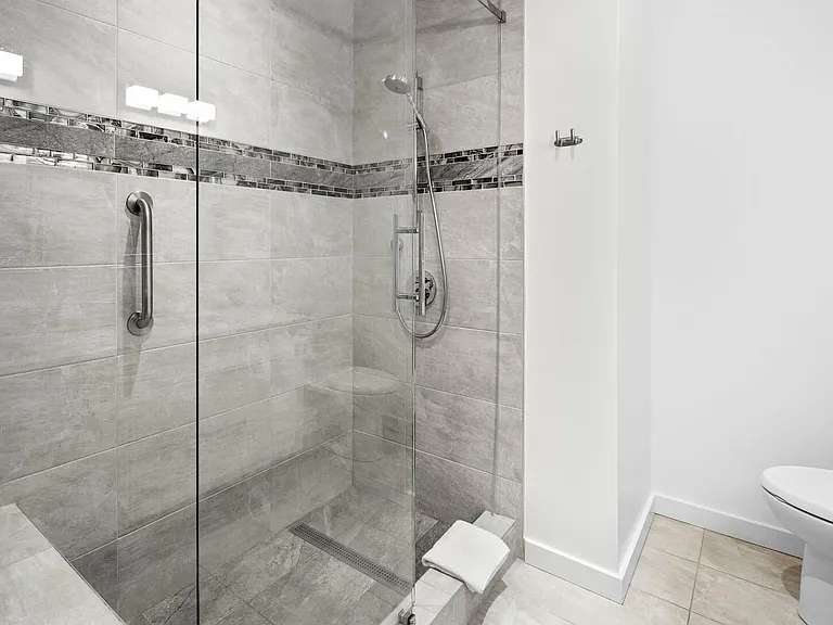 732 Cormorant St #1005 — Photo 21
