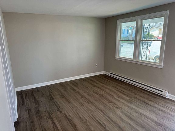 4th image of 102 Rochester St