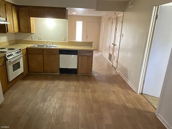 5th image of 2403 Bandera Dr APT A