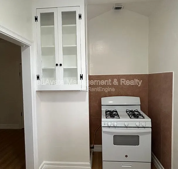 819 Irolo St — Photo 16