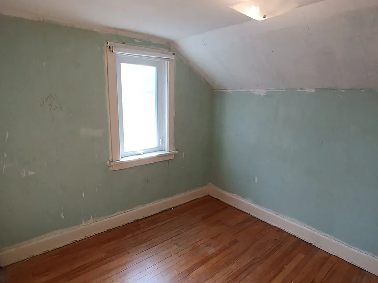 162 Woodroffe Ave — Photo 9