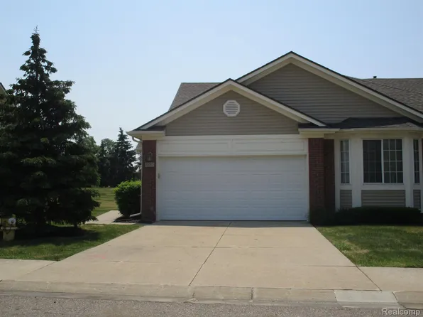 26060 Mariners Point, Chesterfield, MI 48051