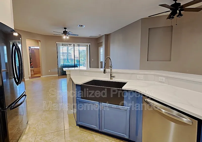 4 bed, 3.0 bath, 2400 sqft, $3,095 — Photo 3