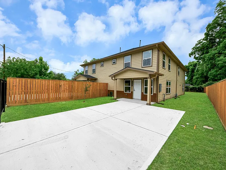 2430 Dolly Wright St #B — Photo 9