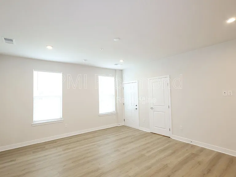 2854 Calgary Ln — Photo 5