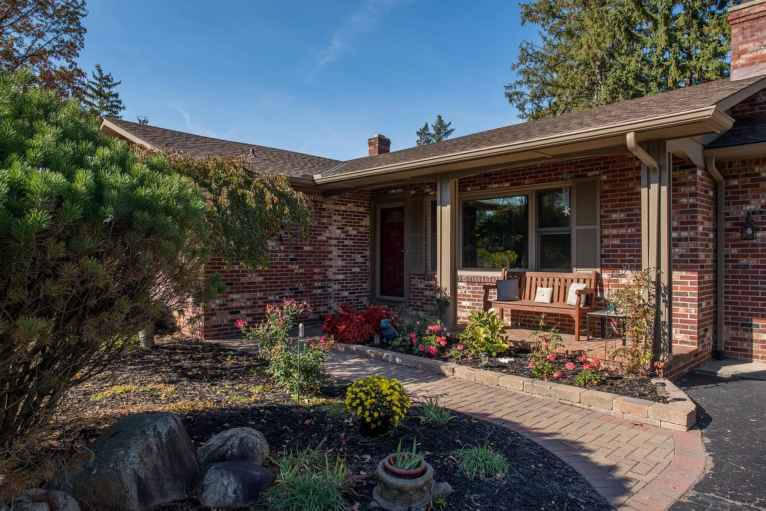370 Heather Ln photo 1