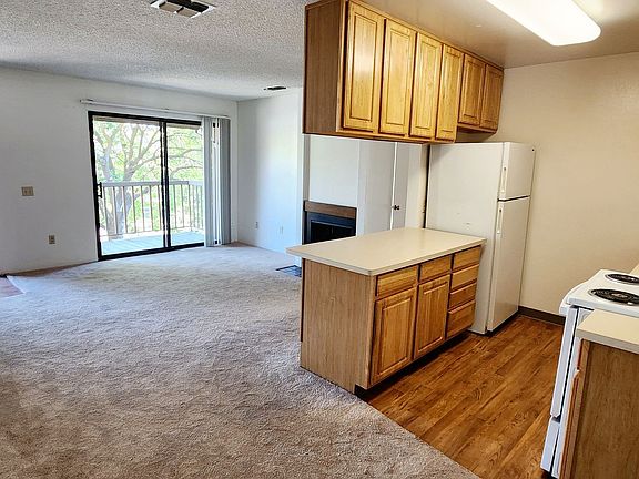 5th image of 1740-1750 Hanover Dr #423