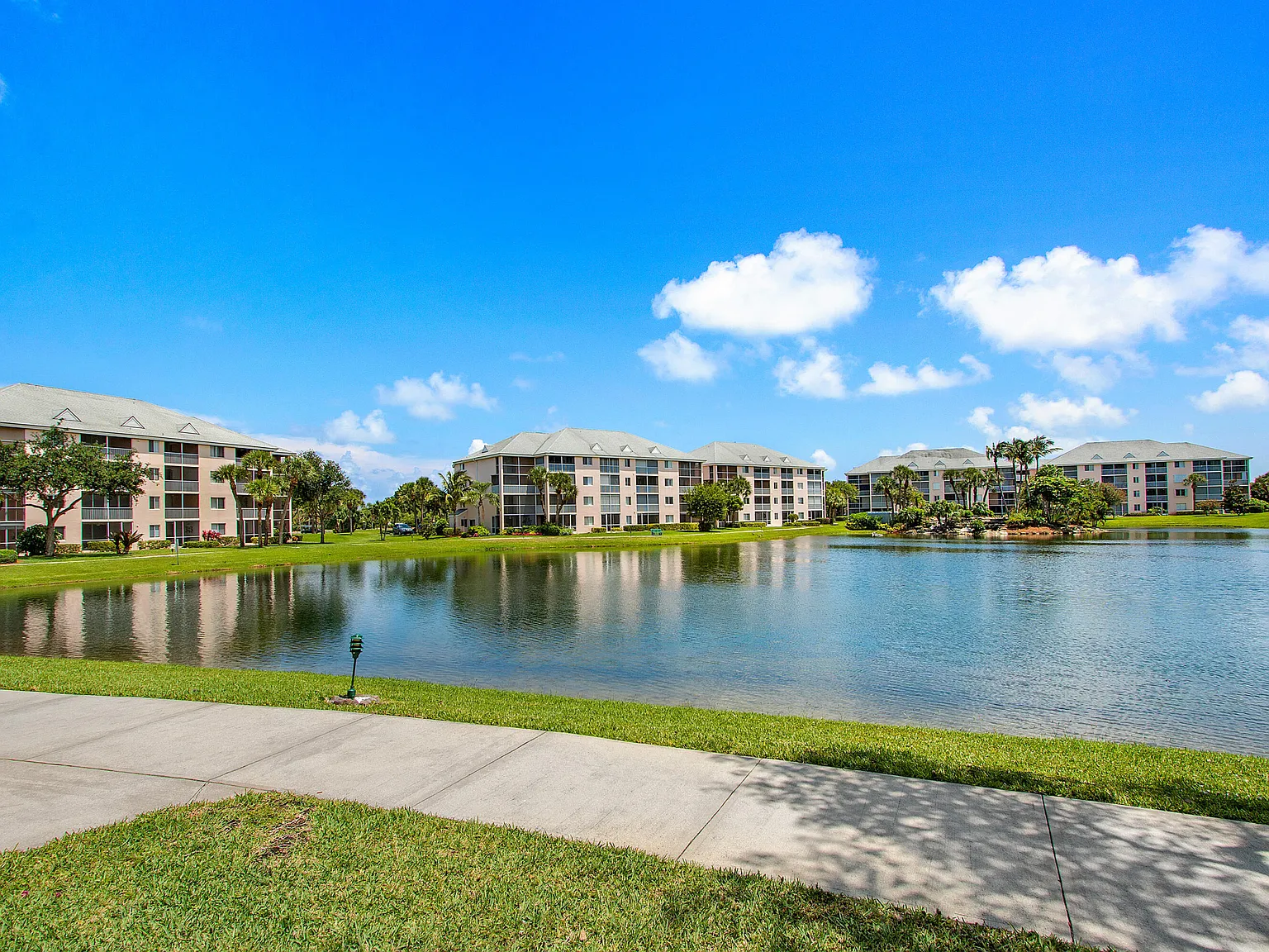 2 bed, 2.5 bath, 1347 sqft, $2,500 — Photo 1