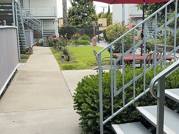 3rd image of 823-825 Fairview Ave #7B