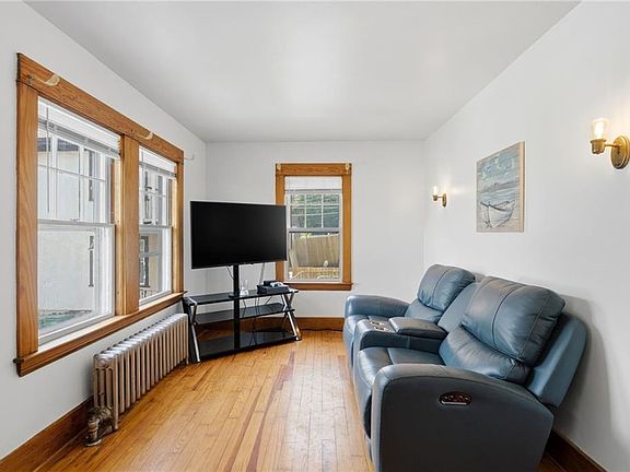 4th image of 203 Mount Saint Charles Ave