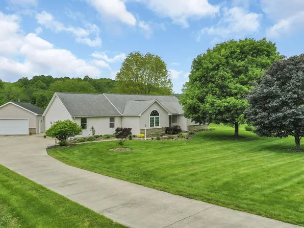 4700 Chestnut Hills Rd NE, Newark, OH 43055