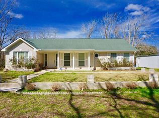 136 County Road 717, Angleton, TX 77515