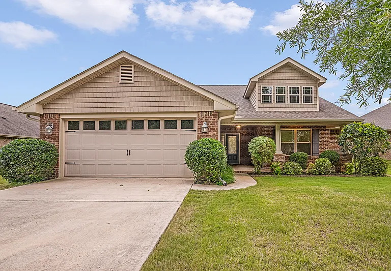 128 Willow Tree Dr — Photo 1
