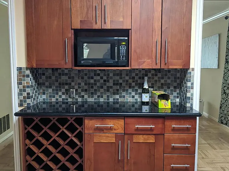 412 Avalon Dr — Photo 3