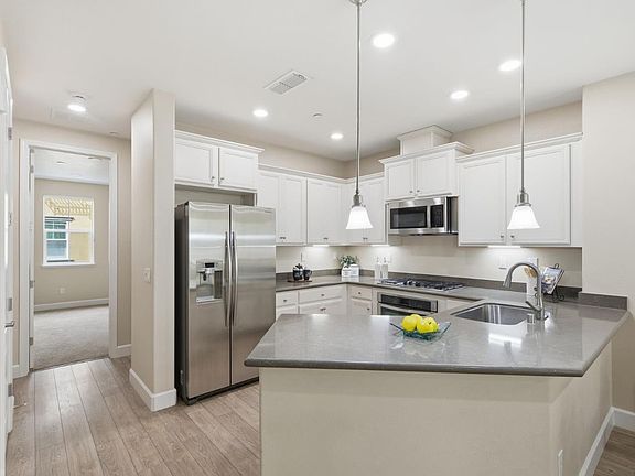 5th image of 478 Rialto Pl