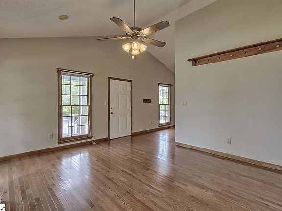 5th image of 410 Dunwoody Dr
