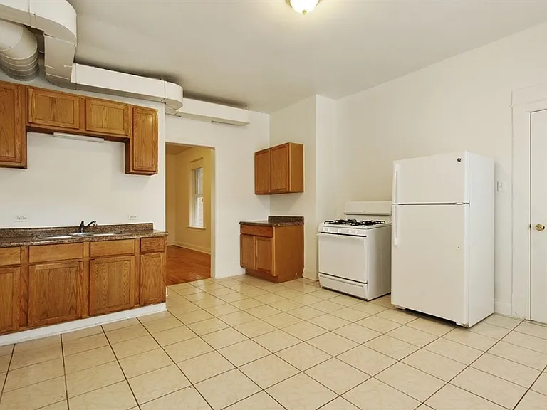 8257 S Coles — Photo 7