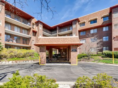 101 Old Oak Dr APT 305, Buffalo Grove, IL, 60089