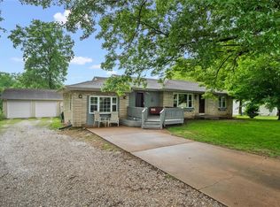 22 Lakeshore Dr, Belleville, IL 62220