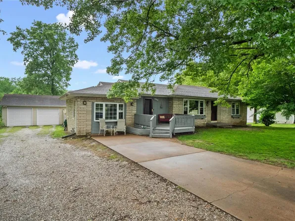 22 Lakeshore Dr, Belleville, IL 62220