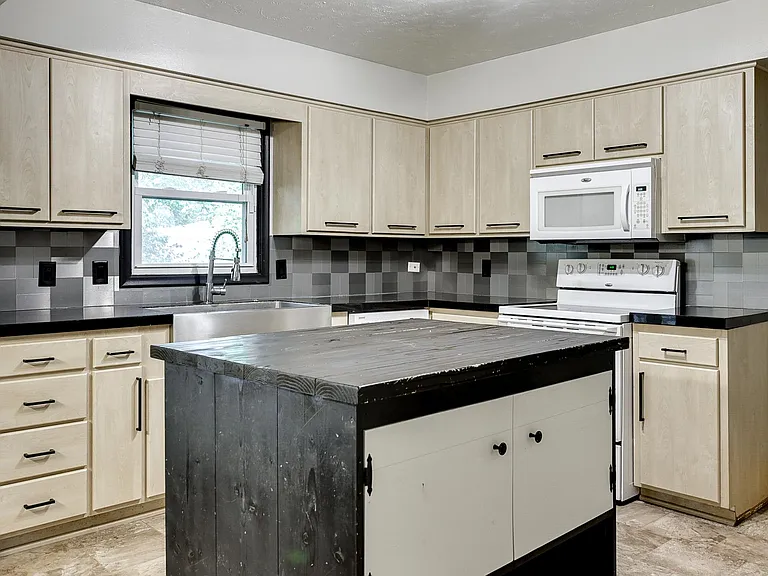 9630 Taylor St — Photo 24