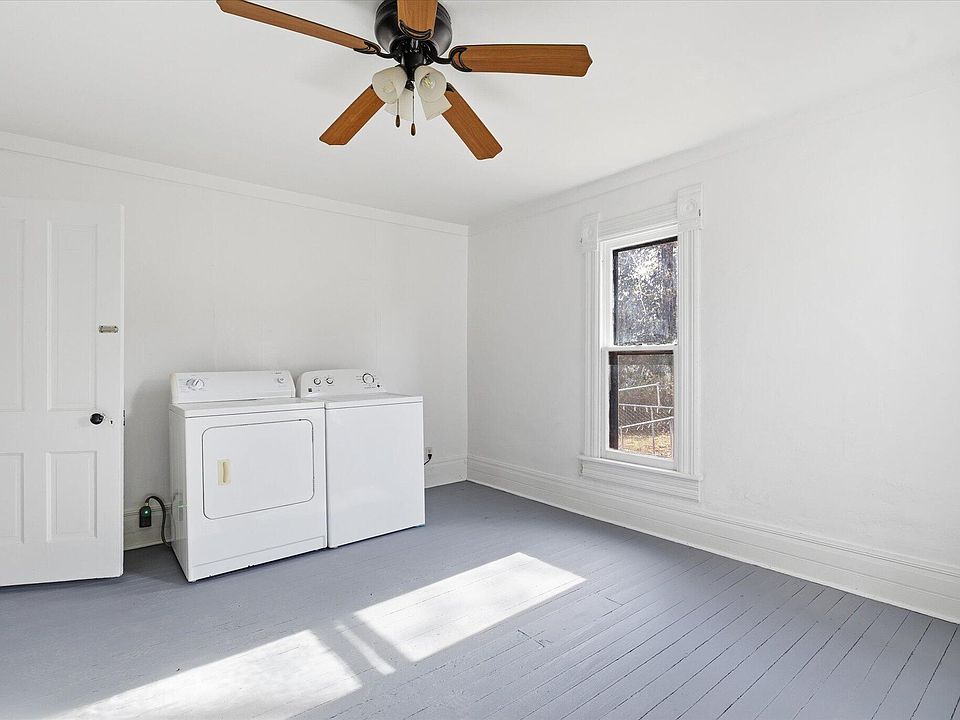 19th image of 722 Maple Street