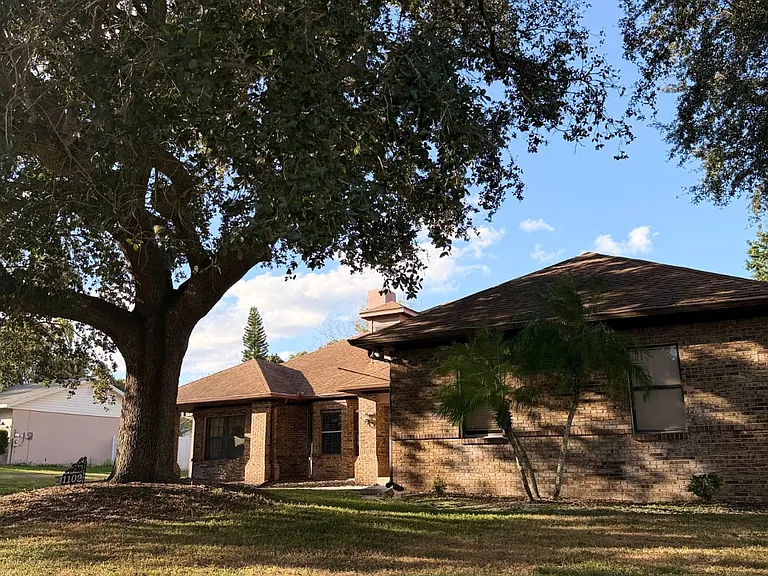 1102 S Sugartree Dr — Photo 4