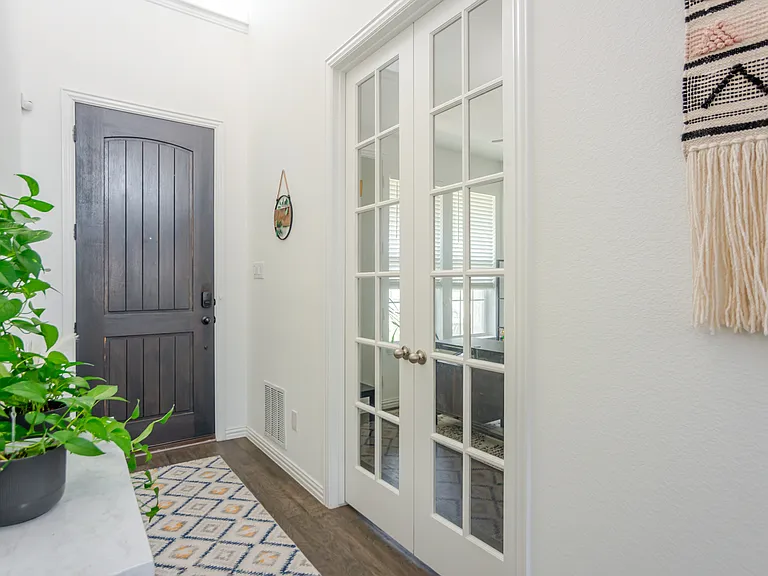 6642 Gavin Dr — Photo 4